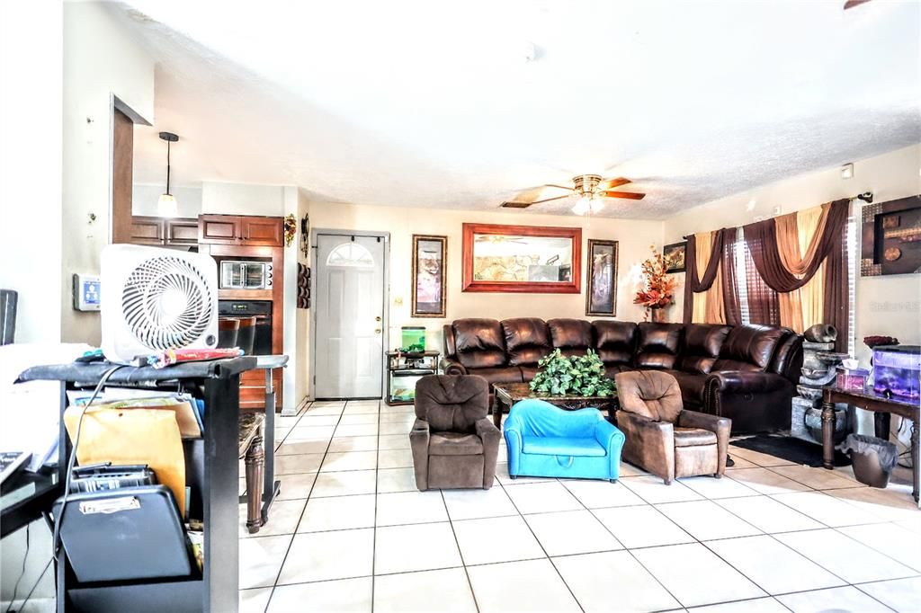 待售: $420,000 (4 贝兹, 3 浴室, 2010 平方英尺)