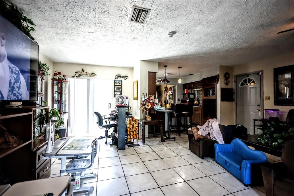 待售: $420,000 (4 贝兹, 3 浴室, 2010 平方英尺)