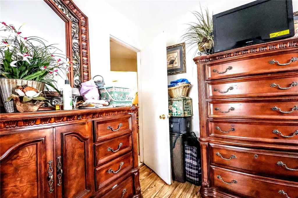 待售: $420,000 (4 贝兹, 3 浴室, 2010 平方英尺)