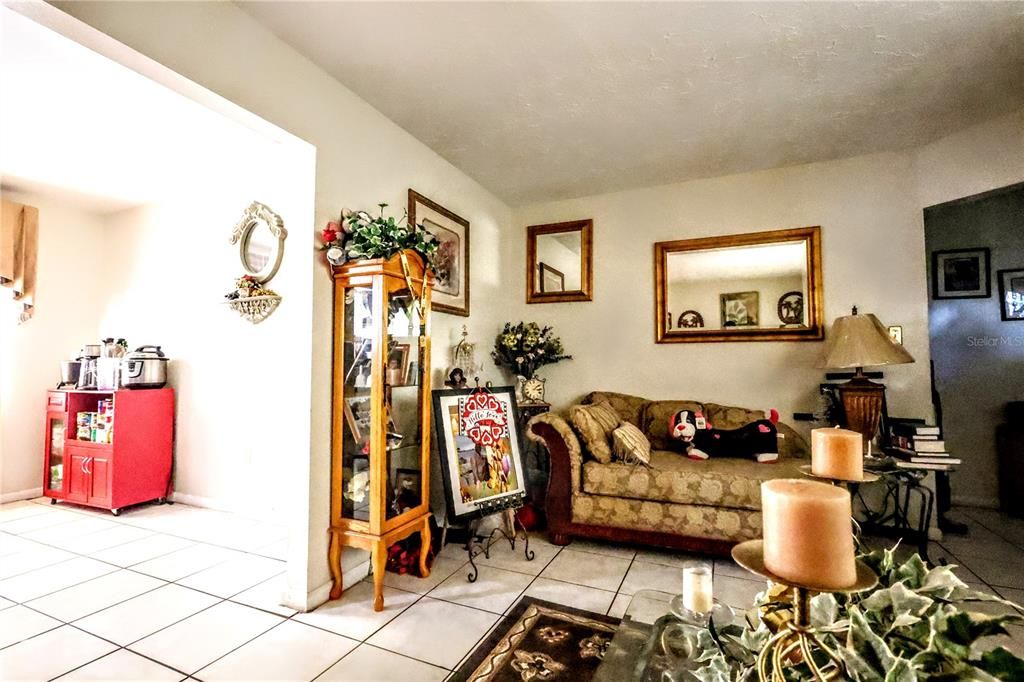 待售: $420,000 (4 贝兹, 3 浴室, 2010 平方英尺)