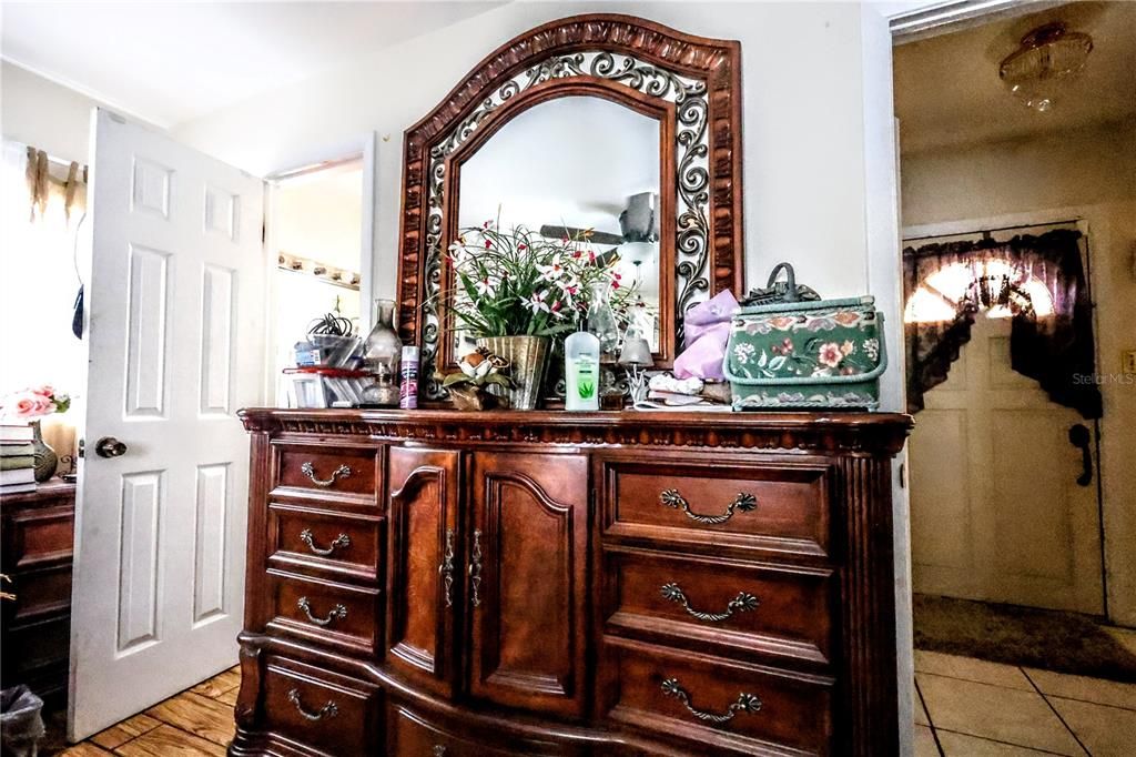 待售: $420,000 (4 贝兹, 3 浴室, 2010 平方英尺)