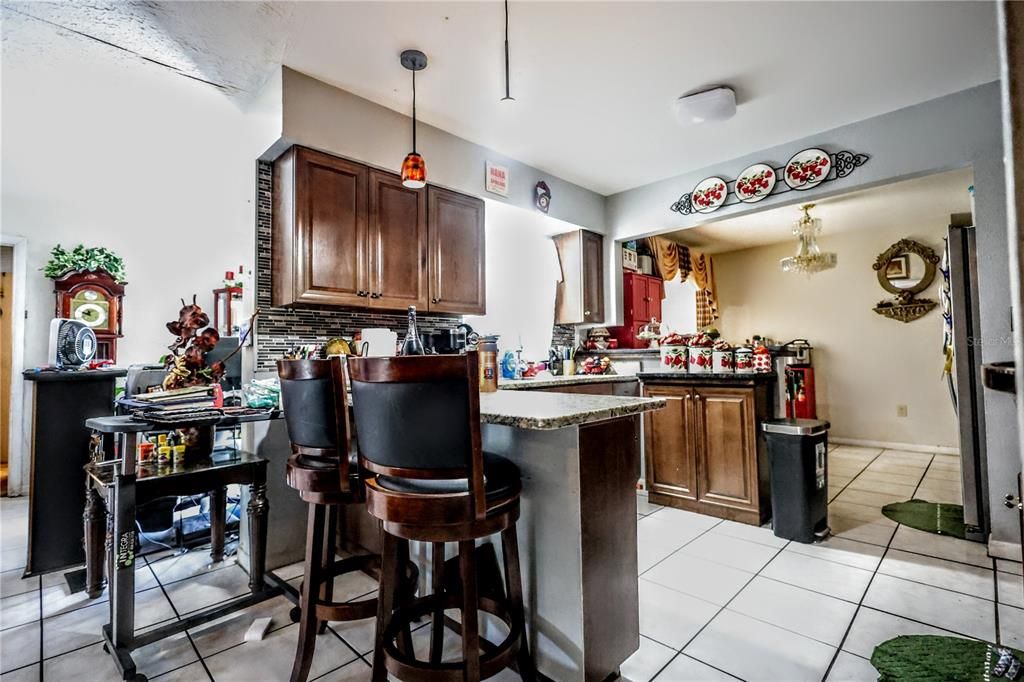 待售: $420,000 (4 贝兹, 3 浴室, 2010 平方英尺)