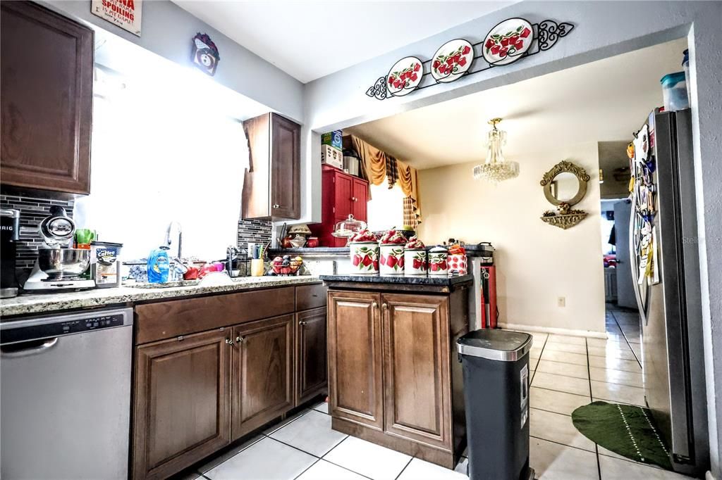 待售: $420,000 (4 贝兹, 3 浴室, 2010 平方英尺)