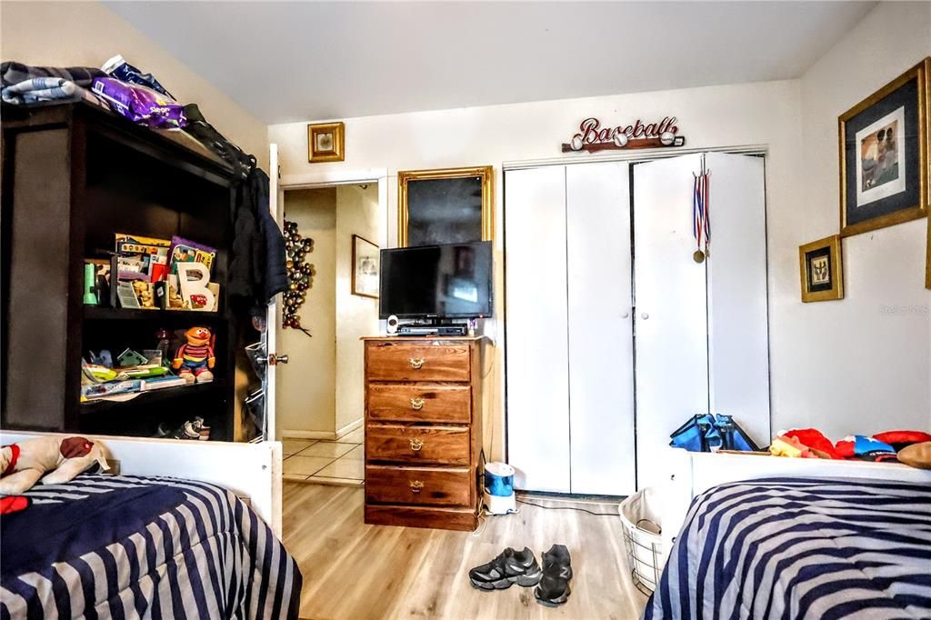 待售: $420,000 (4 贝兹, 3 浴室, 2010 平方英尺)