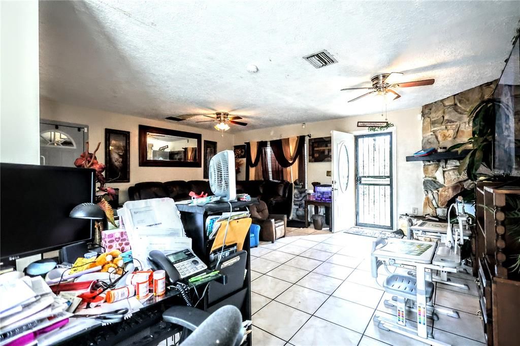 待售: $420,000 (4 贝兹, 3 浴室, 2010 平方英尺)