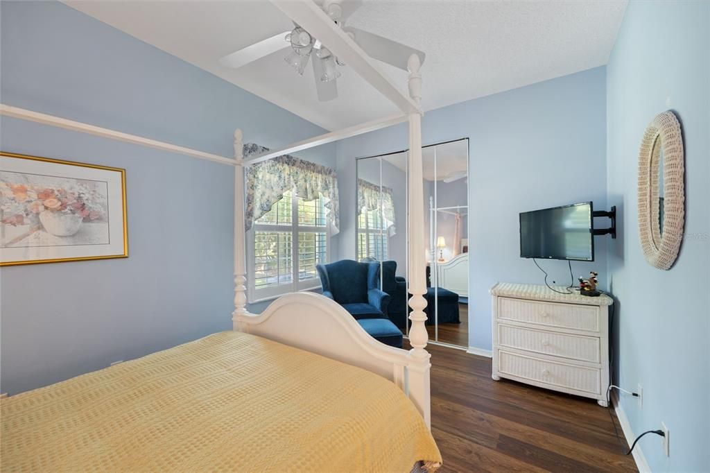 Active With Contract: $229,000 (2 beds, 2 baths, 1143 Square Feet)