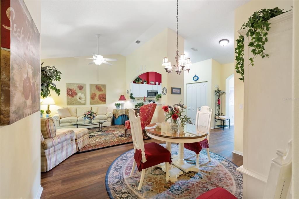 Active With Contract: $229,000 (2 beds, 2 baths, 1143 Square Feet)