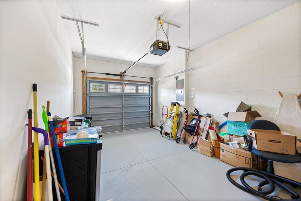 Active With Contract: $229,000 (2 beds, 2 baths, 1143 Square Feet)