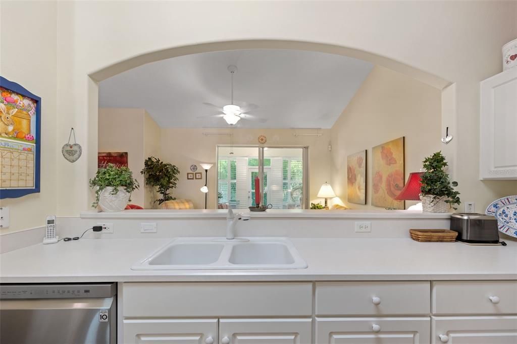 Active With Contract: $229,000 (2 beds, 2 baths, 1143 Square Feet)