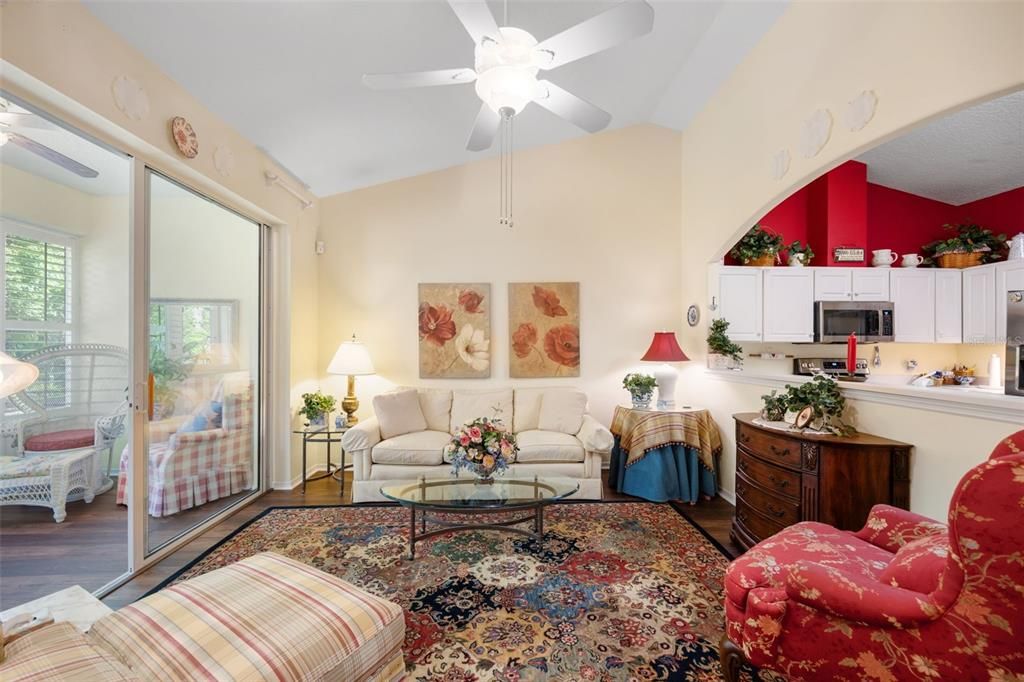 Active With Contract: $229,000 (2 beds, 2 baths, 1143 Square Feet)