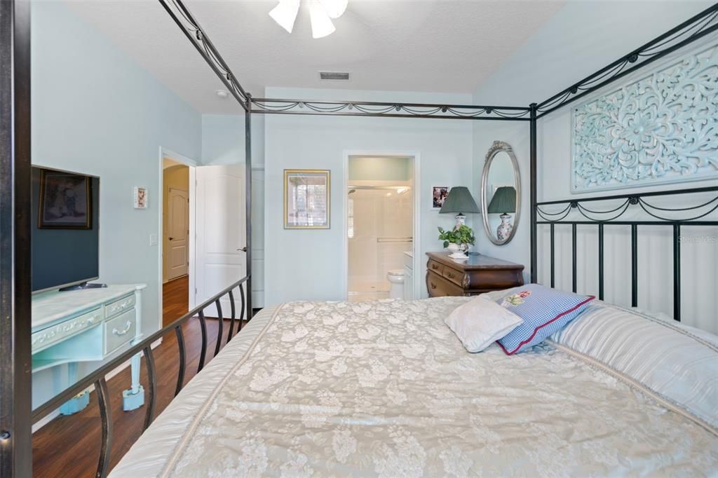 Active With Contract: $229,000 (2 beds, 2 baths, 1143 Square Feet)