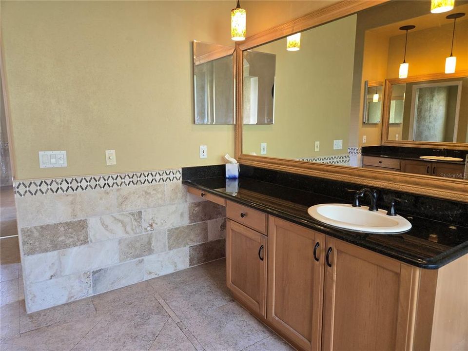 En Venta: $949,000 (4 camas, 3 baños, 3519 Pies cuadrados)