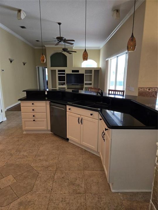 En Venta: $949,000 (4 camas, 3 baños, 3519 Pies cuadrados)