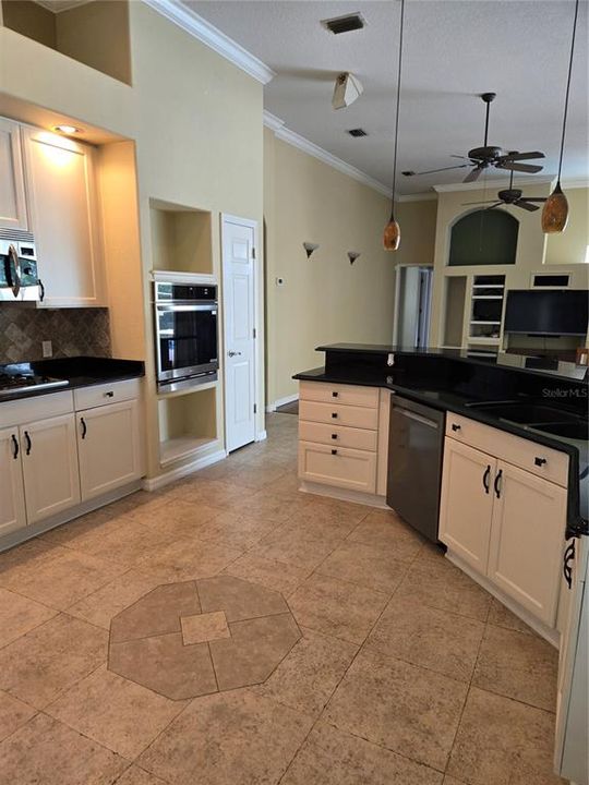 En Venta: $949,000 (4 camas, 3 baños, 3519 Pies cuadrados)