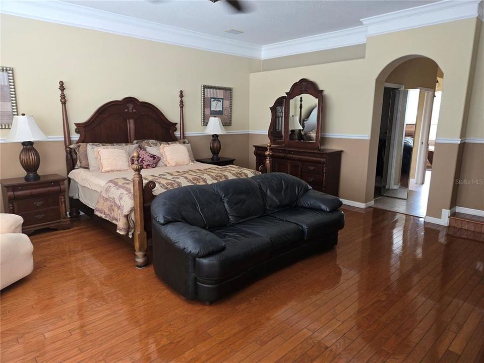 En Venta: $949,000 (4 camas, 3 baños, 3519 Pies cuadrados)