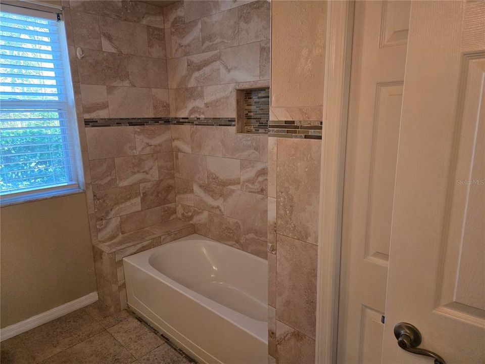 En Venta: $949,000 (4 camas, 3 baños, 3519 Pies cuadrados)