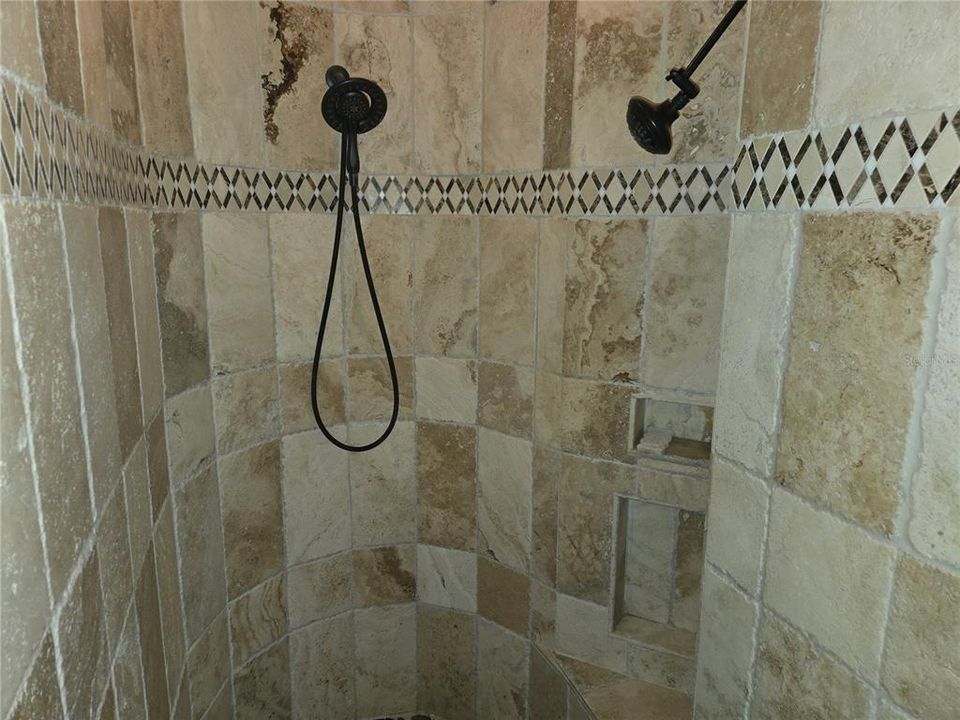 En Venta: $949,000 (4 camas, 3 baños, 3519 Pies cuadrados)