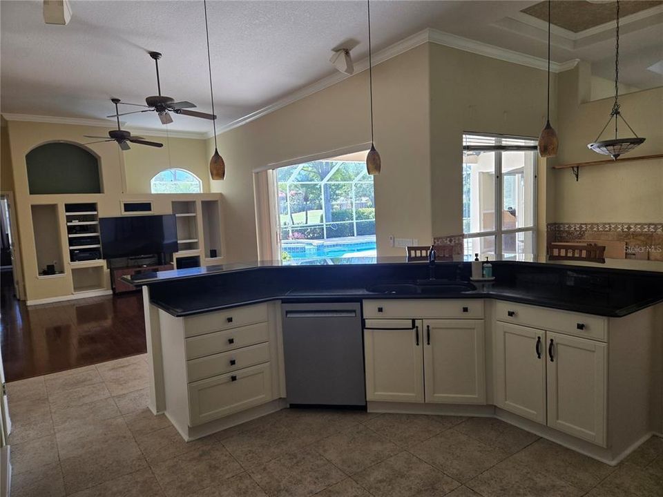 En Venta: $949,000 (4 camas, 3 baños, 3519 Pies cuadrados)