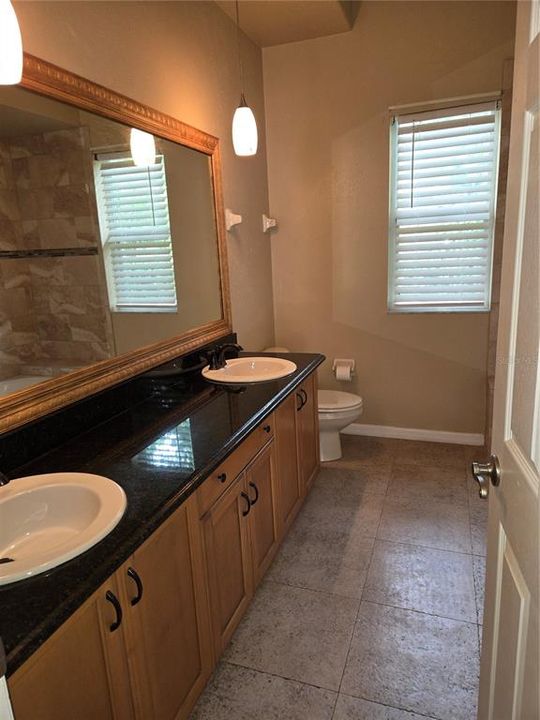 En Venta: $949,000 (4 camas, 3 baños, 3519 Pies cuadrados)