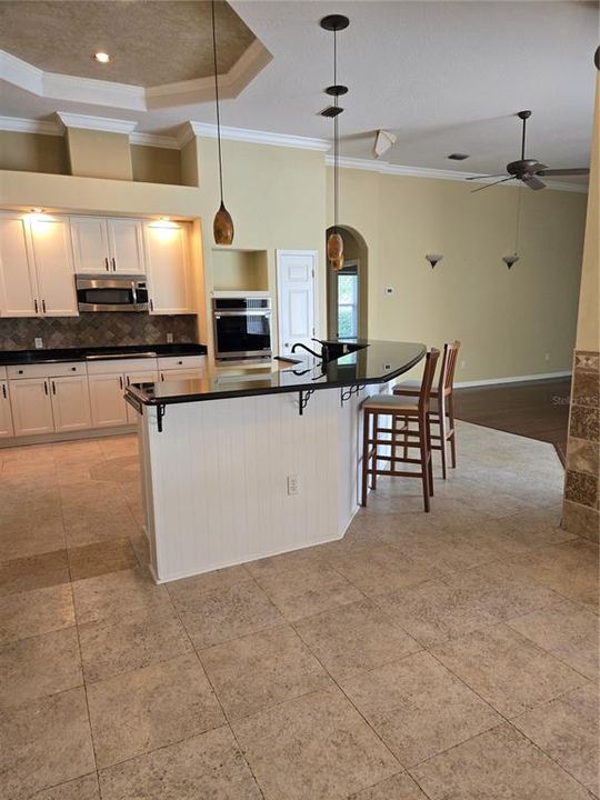 En Venta: $949,000 (4 camas, 3 baños, 3519 Pies cuadrados)