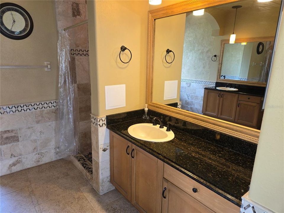 En Venta: $949,000 (4 camas, 3 baños, 3519 Pies cuadrados)