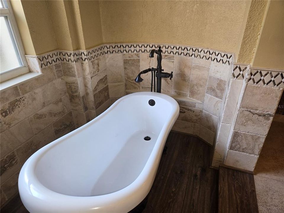 En Venta: $949,000 (4 camas, 3 baños, 3519 Pies cuadrados)