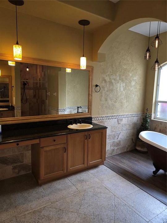 En Venta: $949,000 (4 camas, 3 baños, 3519 Pies cuadrados)