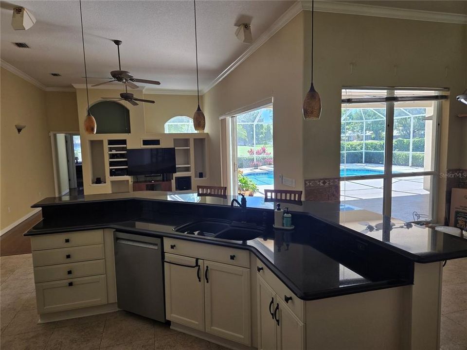 En Venta: $949,000 (4 camas, 3 baños, 3519 Pies cuadrados)