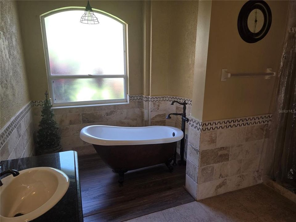 En Venta: $949,000 (4 camas, 3 baños, 3519 Pies cuadrados)