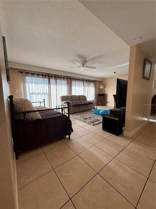 En Venta: $87,700 (1 camas, 1 baños, 974 Pies cuadrados)