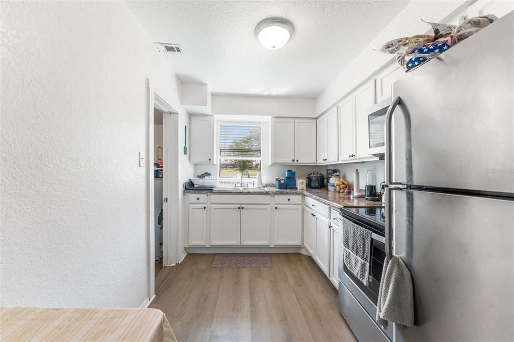 待售: $194,000 (2 贝兹, 1 浴室, 576 平方英尺)