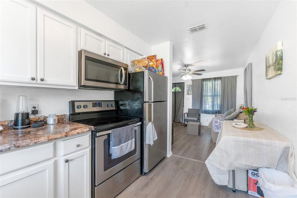 待售: $194,000 (2 贝兹, 1 浴室, 576 平方英尺)