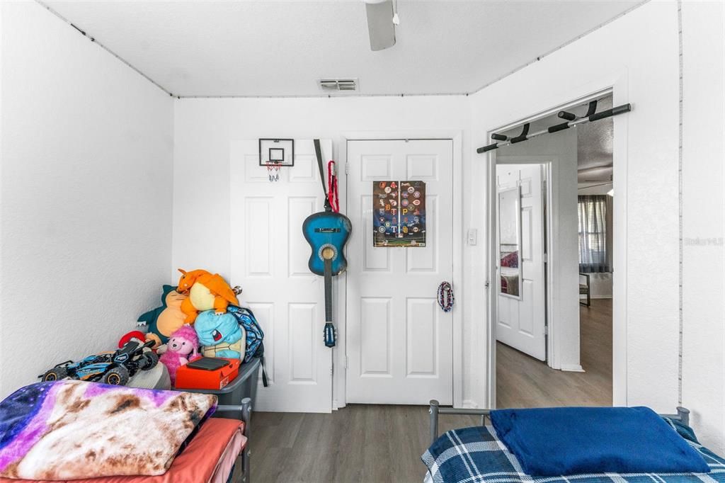 待售: $194,000 (2 贝兹, 1 浴室, 576 平方英尺)