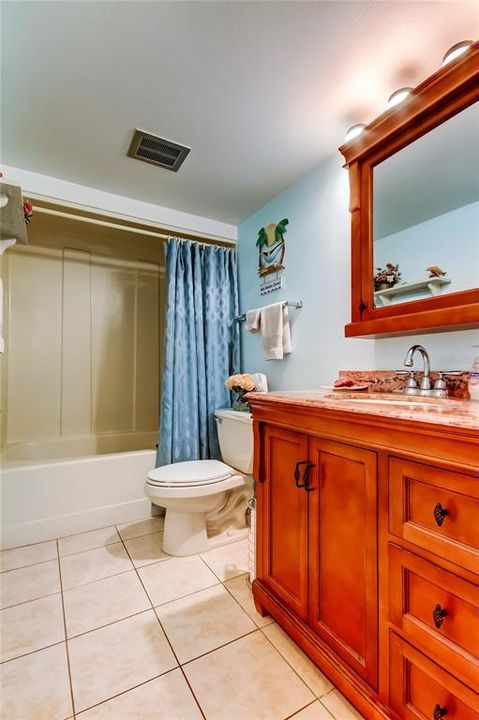 Activo con contrato: $165,000 (2 camas, 2 baños, 1050 Pies cuadrados)