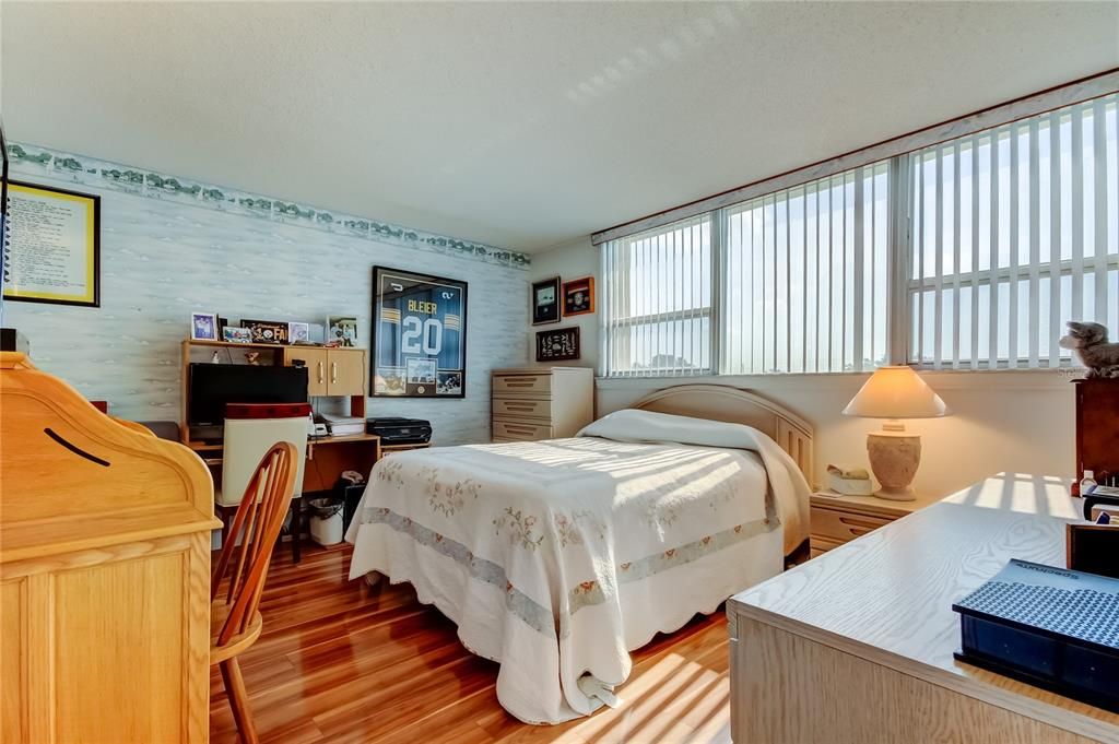 Activo con contrato: $165,000 (2 camas, 2 baños, 1050 Pies cuadrados)