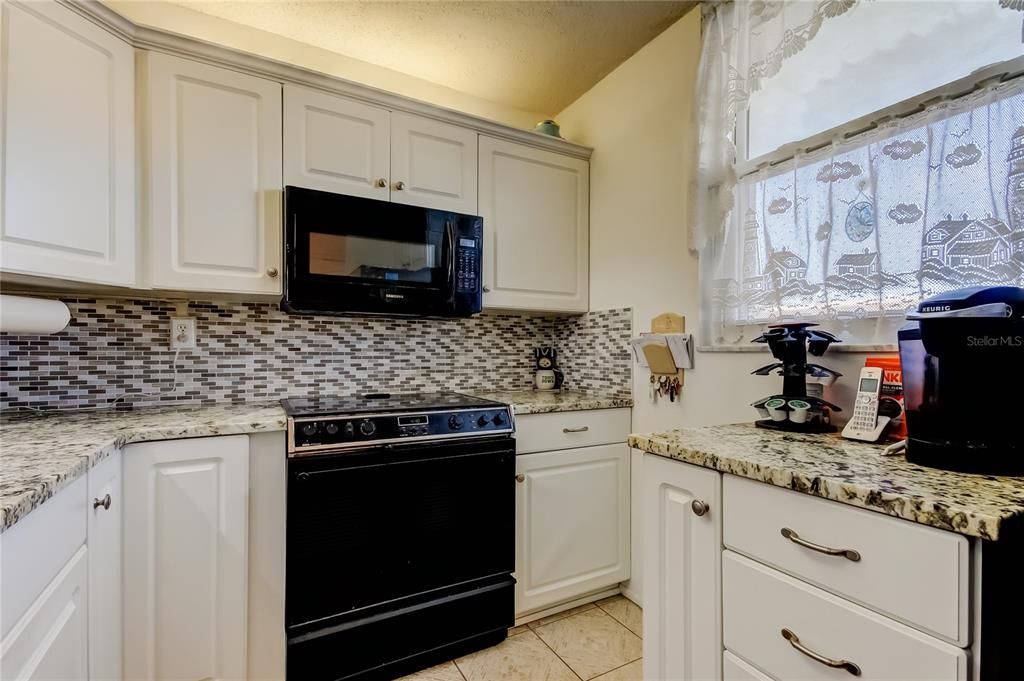 Activo con contrato: $165,000 (2 camas, 2 baños, 1050 Pies cuadrados)