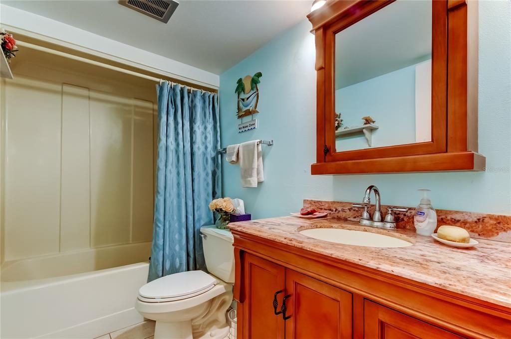 Activo con contrato: $165,000 (2 camas, 2 baños, 1050 Pies cuadrados)