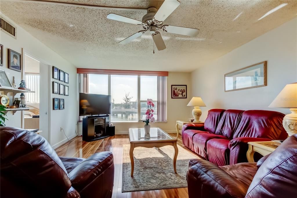 Activo con contrato: $165,000 (2 camas, 2 baños, 1050 Pies cuadrados)