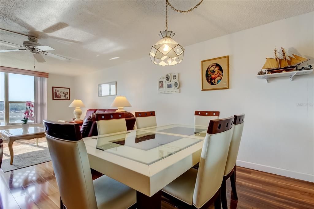 Activo con contrato: $165,000 (2 camas, 2 baños, 1050 Pies cuadrados)