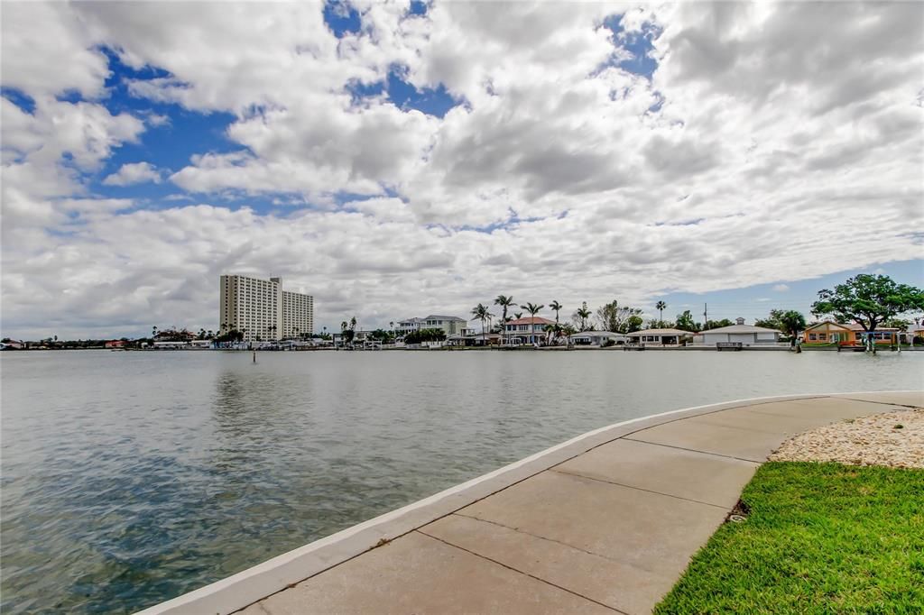 Activo con contrato: $165,000 (2 camas, 2 baños, 1050 Pies cuadrados)