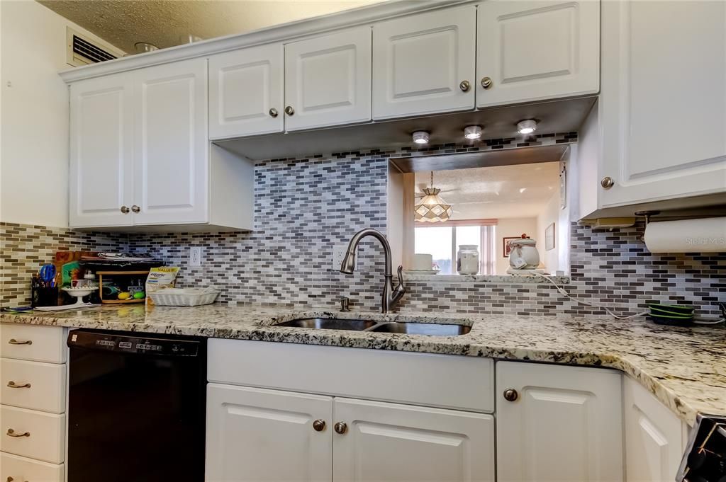 Activo con contrato: $165,000 (2 camas, 2 baños, 1050 Pies cuadrados)