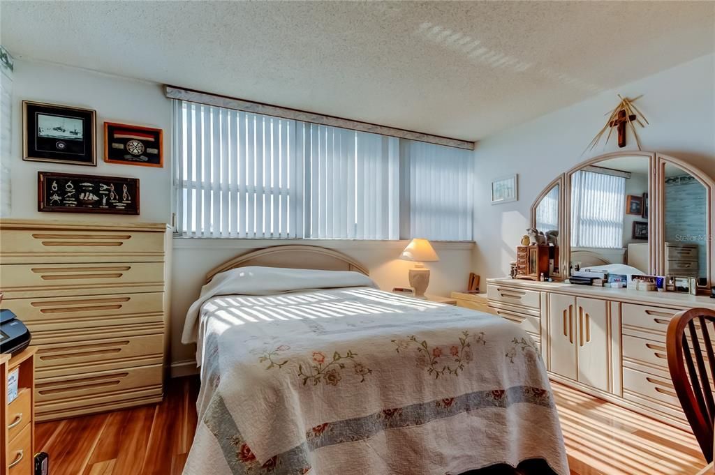 Activo con contrato: $165,000 (2 camas, 2 baños, 1050 Pies cuadrados)