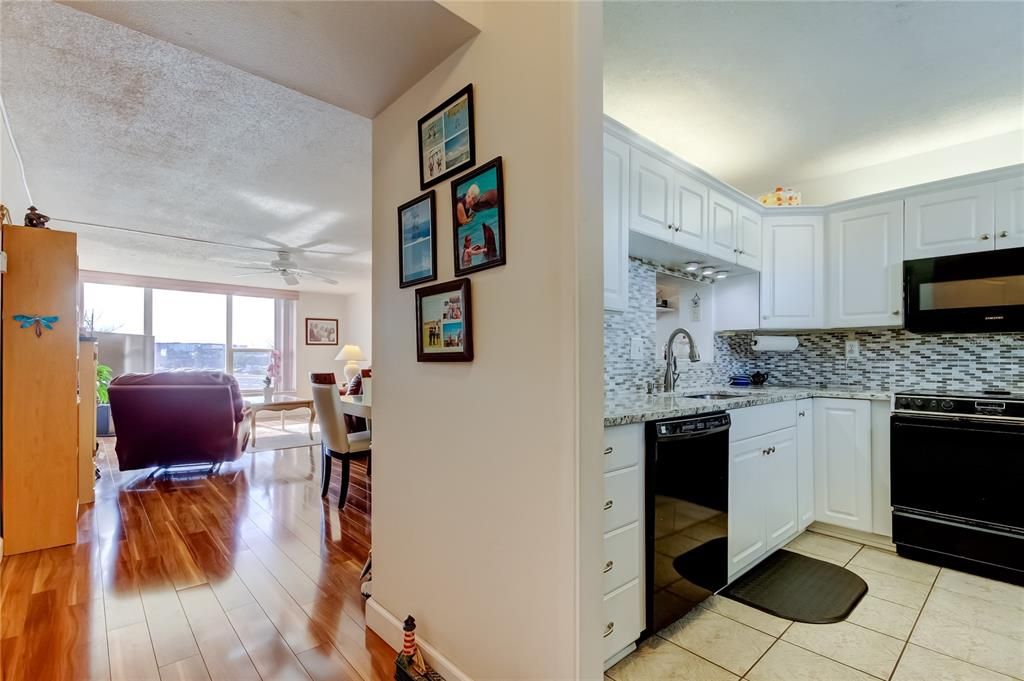 Activo con contrato: $165,000 (2 camas, 2 baños, 1050 Pies cuadrados)