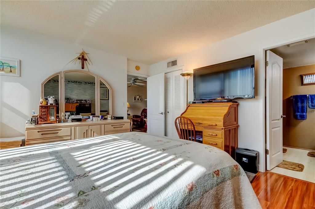 Activo con contrato: $165,000 (2 camas, 2 baños, 1050 Pies cuadrados)