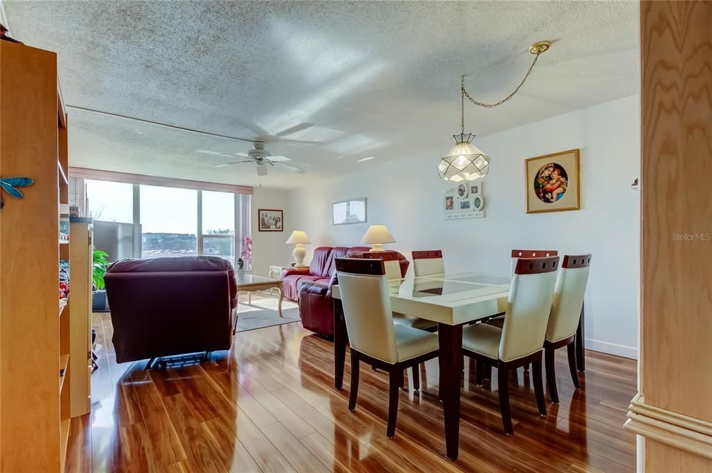 Activo con contrato: $165,000 (2 camas, 2 baños, 1050 Pies cuadrados)