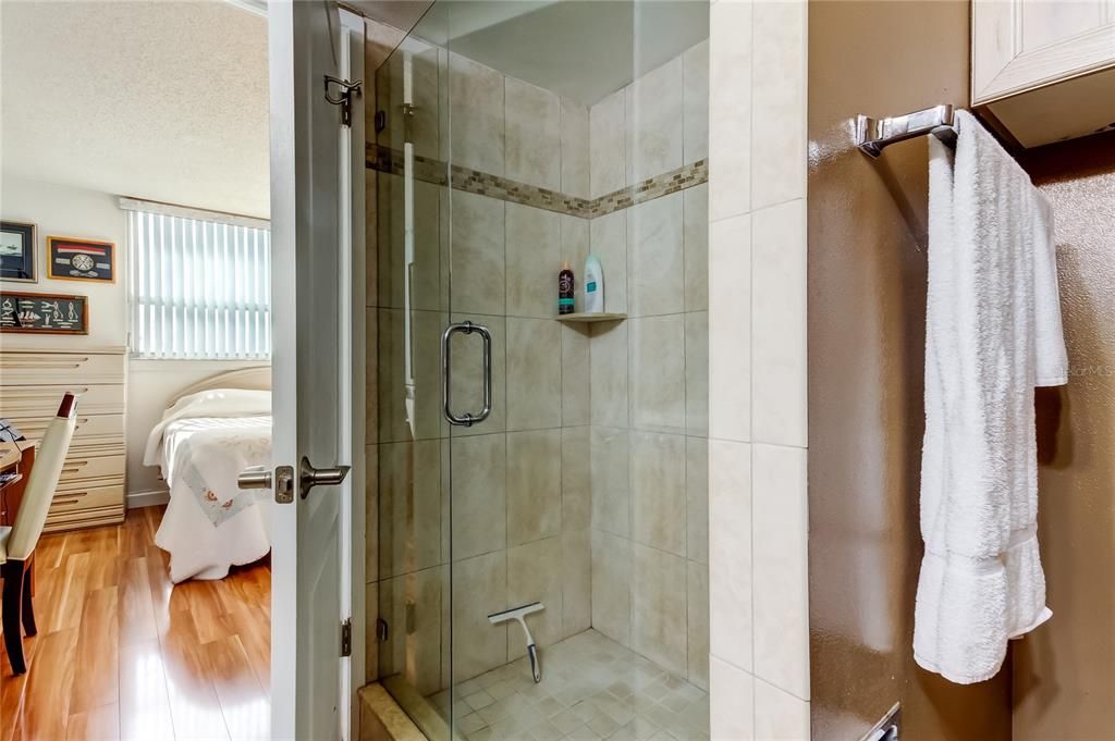 Activo con contrato: $165,000 (2 camas, 2 baños, 1050 Pies cuadrados)