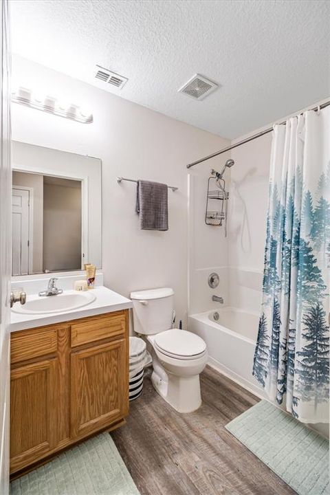 For Sale: $249,950 (3 beds, 2 baths, 1316 Square Feet)