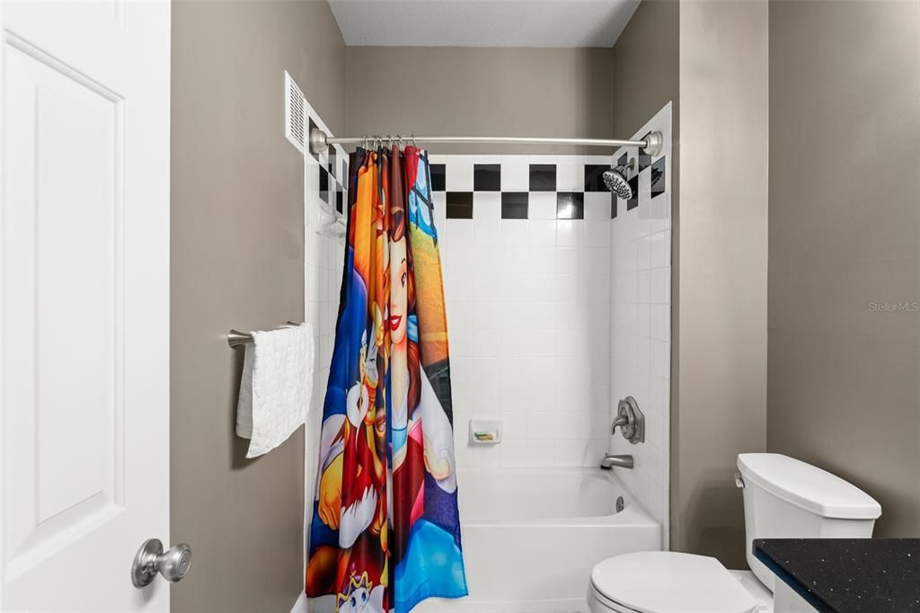 Под контрактом: $374,900 (2 спален, 2 ванн, 1211 Квадратных фут)