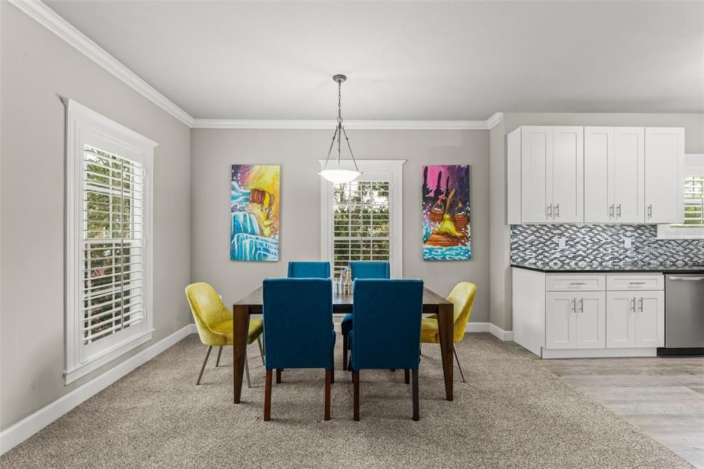 Под контрактом: $374,900 (2 спален, 2 ванн, 1211 Квадратных фут)