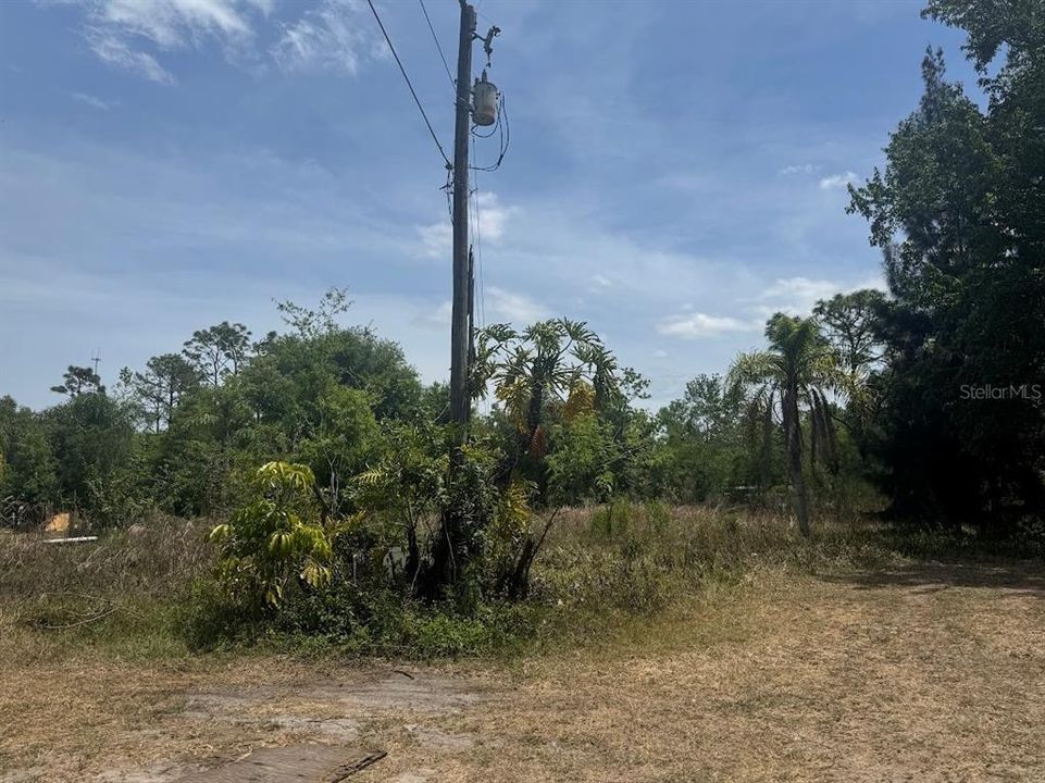 合同活跃: $99,900 (0.65 acres)